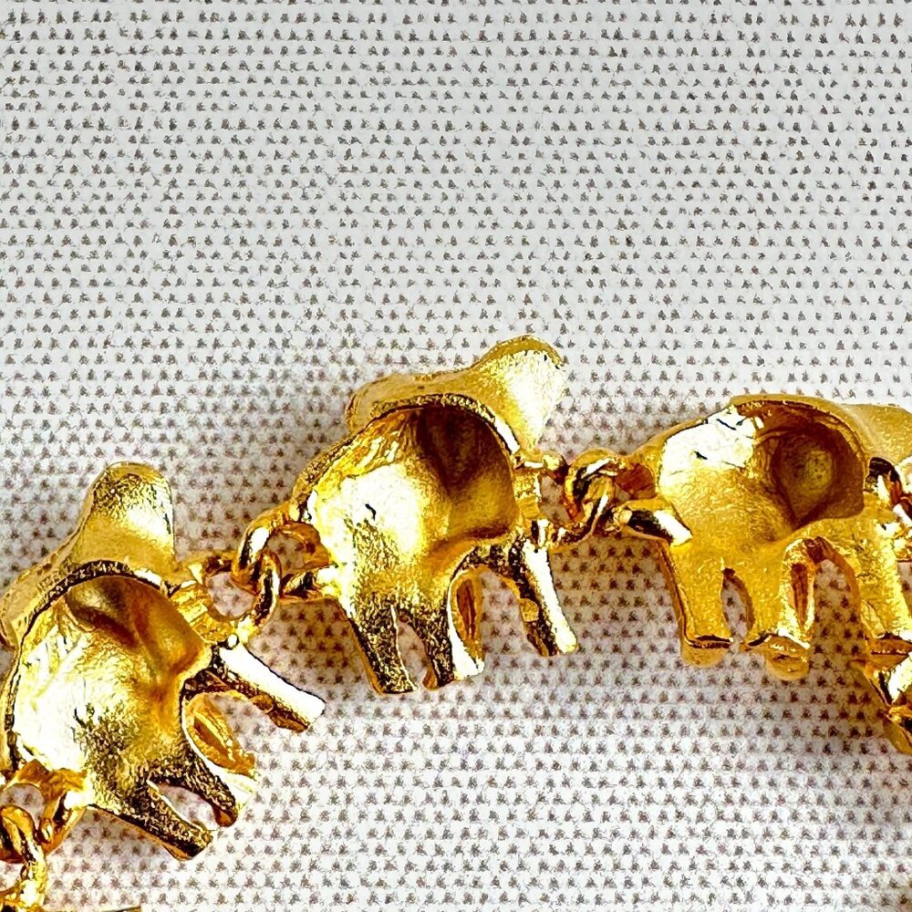 Vintage Elephant Bracelet, Gold Tone Link, Textured Finish, 7 Inch Safari Jewely - Picture 8 of 10